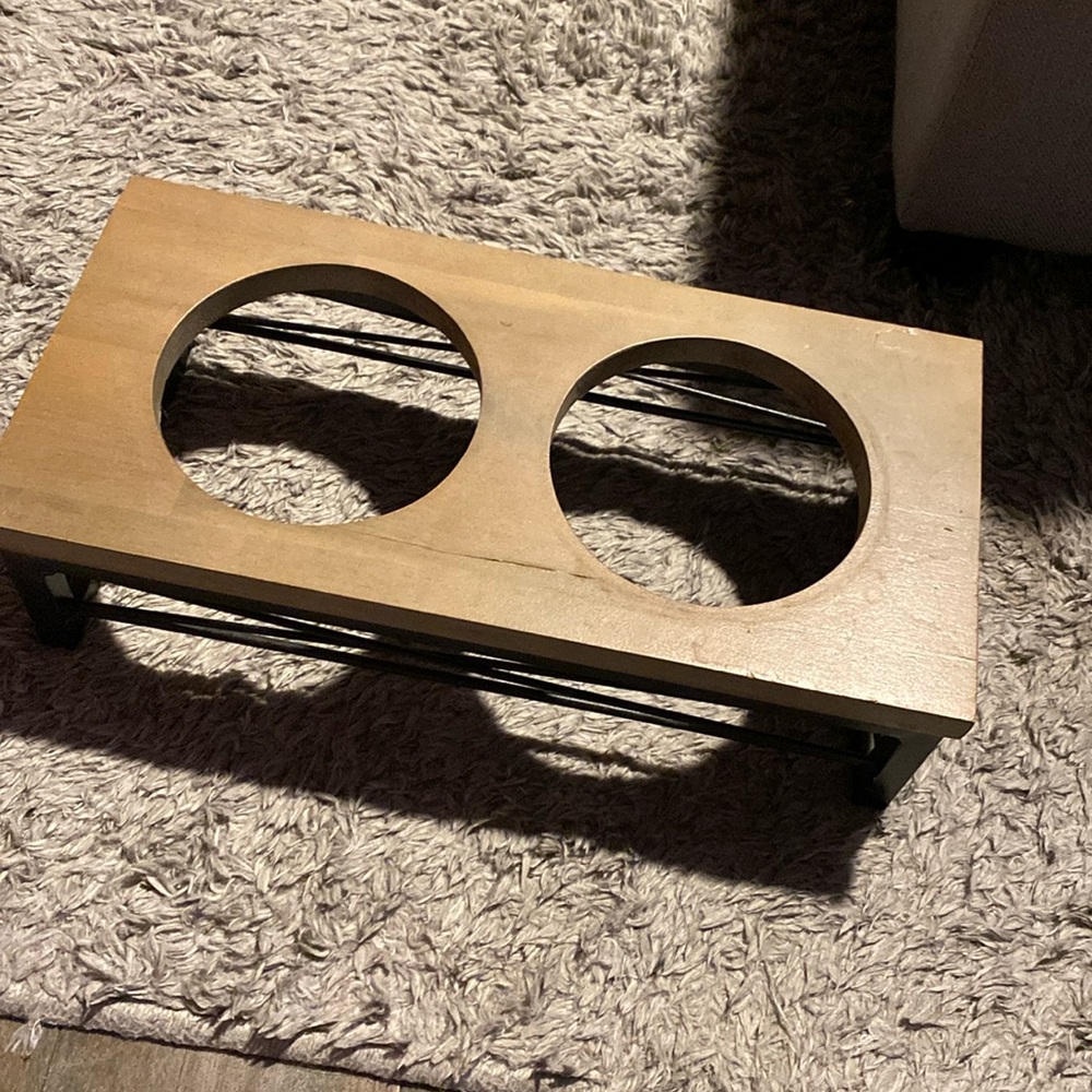 Small food & water dish holder without bowls